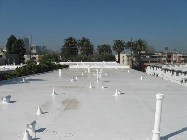 why commercial roofs are flat in los angeles